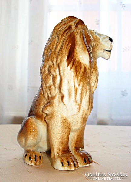 Zsolnay porcelán oroszlán