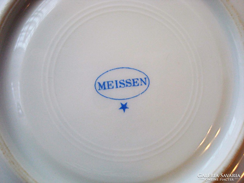Art deco Meissen porcelain tea cups with saucers