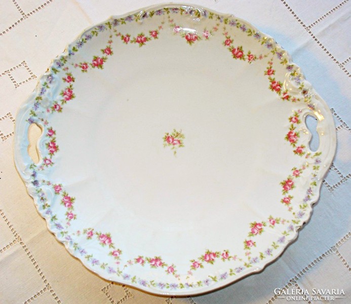 Bowl of cakes with roses and violets pattern