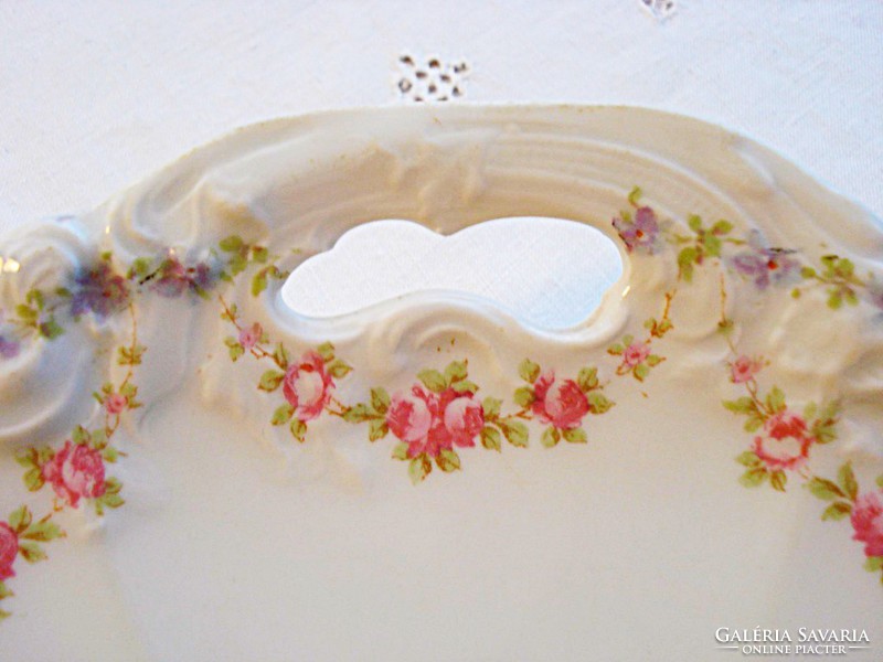 Bowl of cakes with roses and violets pattern