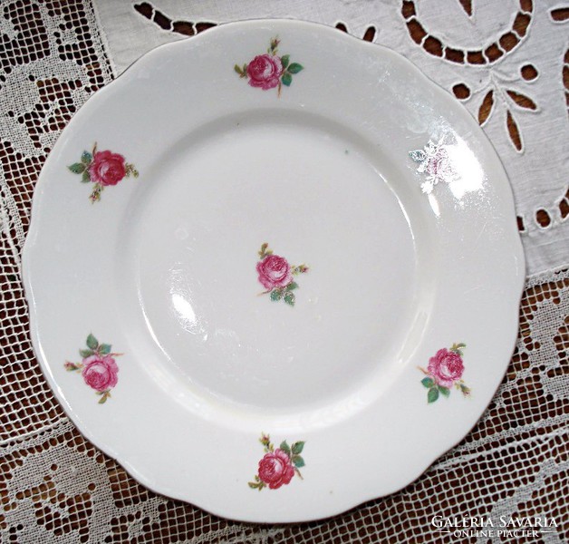 Zsolnay apró rózsákkal díszített süteményes tányérok (4 db)