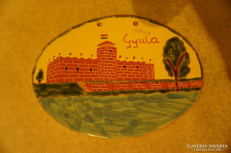Ceramic wall hanging depicting Gyula castle.