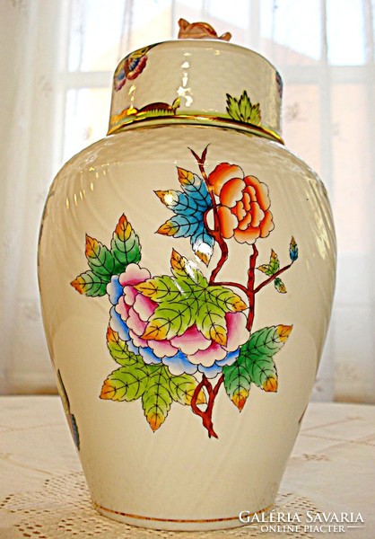 Herend, victorian urn vase or teacup holder