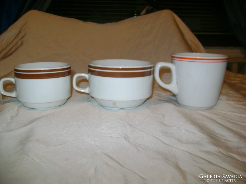 Vastag falú porcelán teás csésze - három darab
