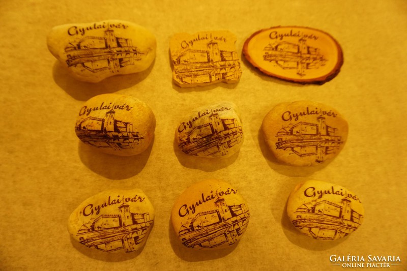 Cheap gyulai souvenirs: wooden and stone magnets, pebbles at the Gyula castle.