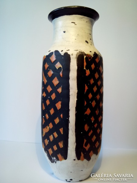 Gorka Lívia ceramic vase - large in size