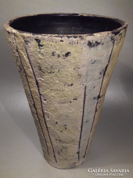 Gorka Lívia ceramic vase - large in size