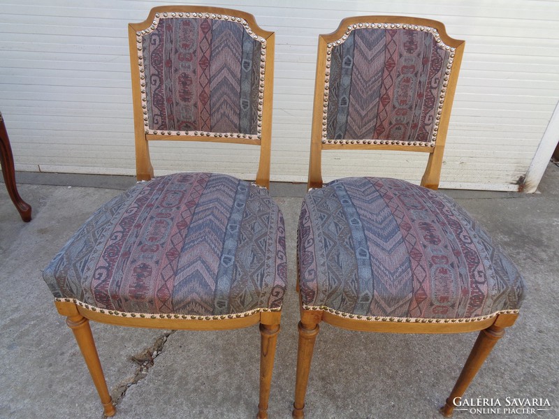 Kárpitozott székek párban