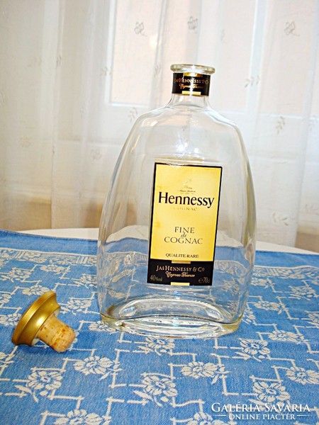 Eredeti, ritka formájú Henessy konyakos üveg 