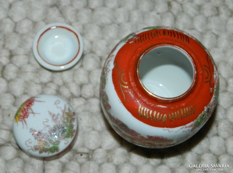 Japán - kézzel festett -  Gésa fedeles urna alakú tároló