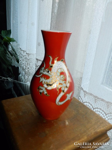 Wallendorfi sárkány mintás, kézzel festett váza