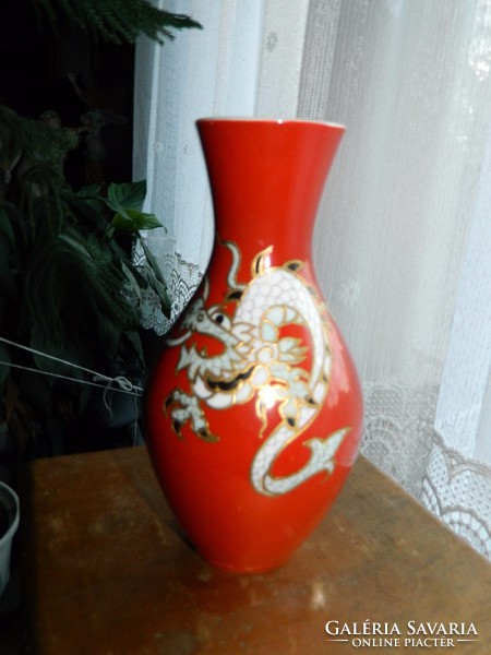 Hand-painted vase with a Wallendorf dragon pattern