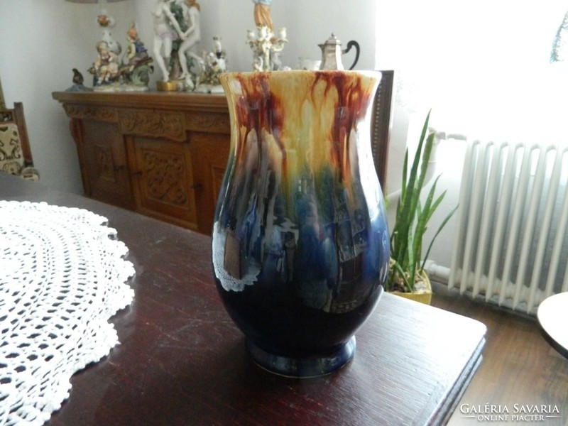 St. Peter Graz csurgatott mázas kerámia váza