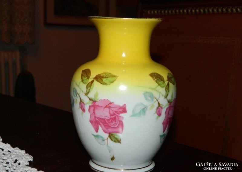 Antik öblös virágmintás hollóházi váza ca. 100 éves