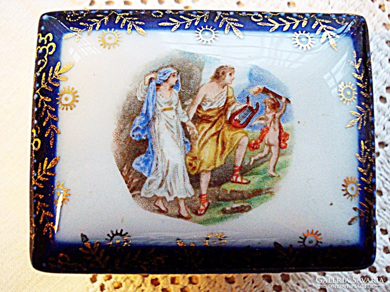 Altwien porcelán ékszertartó szelence, mitológiai jelenettel