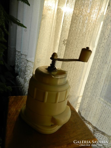 Old working vinyl table grinder