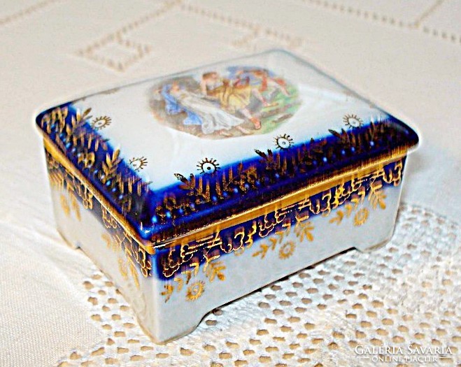 Altwien porcelain jewelry box with mythological scene