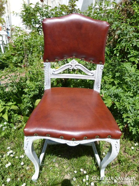 Restaurált bécsi barokk szék.