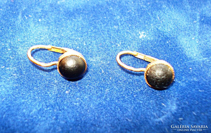 Antique gold earrings with gaga stones