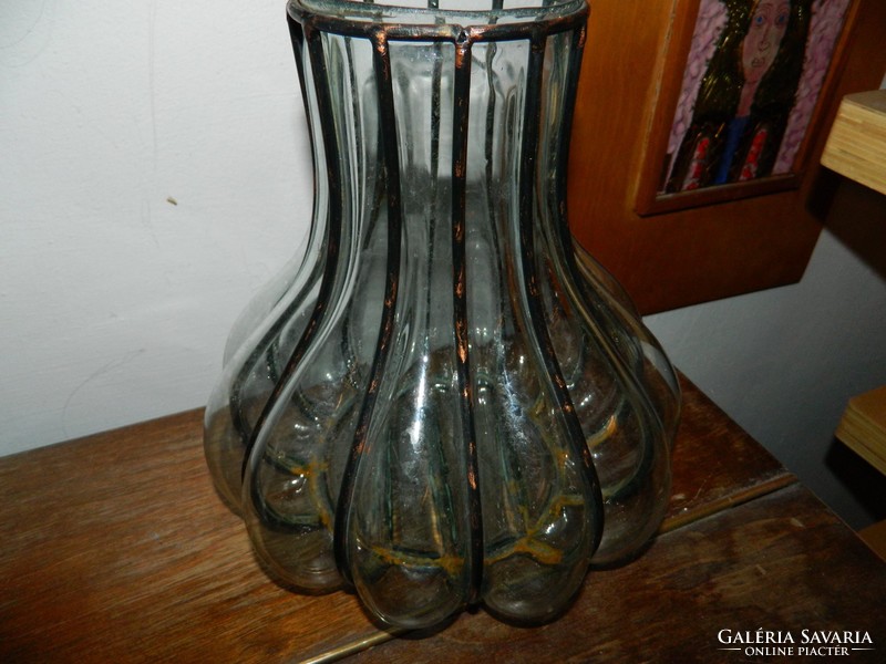 Üveg  és ötvösművészeti remek : váza