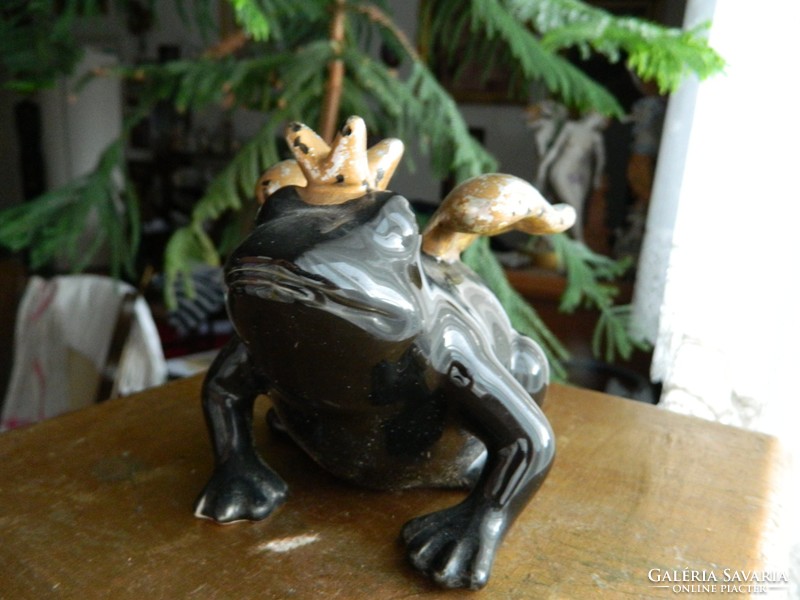 Old ceramic frog king
