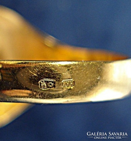 Modern style, elegant, 18k gold signet ring, 6.5 grams