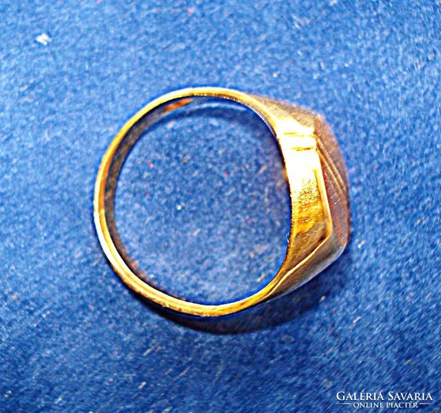 Modern fazonú, elegáns, 18k arany pecsétgyűrű, 6,5 gramm