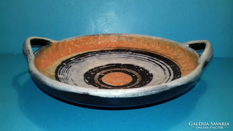Gorka Lívia ceramic bowl with earbuds