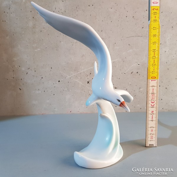 Hollóházi repülő sirály porcelán figura