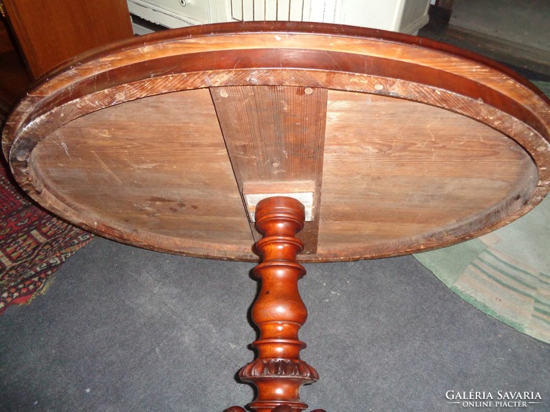 Antique oval table
