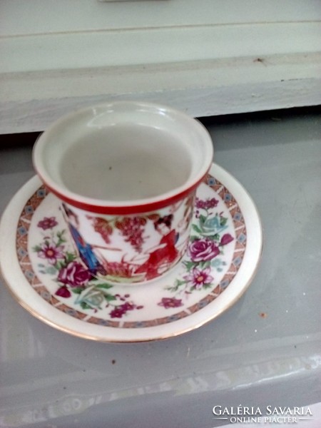 Porcelán, váza és csésze
