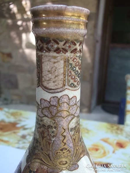 Antik kínai kézifestésű váza jelz.