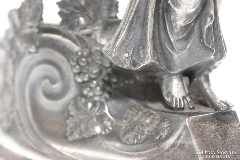 Romantikus fuvolázó női alakkal  italkínáló készlet ezüstözött ón