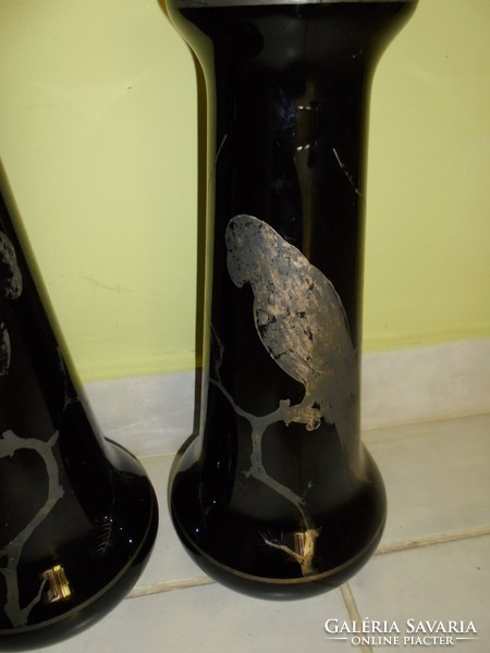 Antik fekete üveg váza páros ezüsttel festett papagájjal
