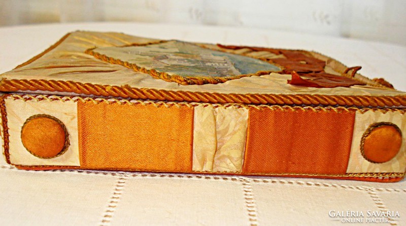 Handmade silk jewelry v. Handkerchief box (early 1900s)