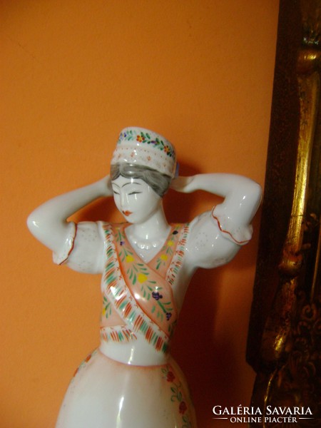 Ravenclaw porcelain queen figure (1)
