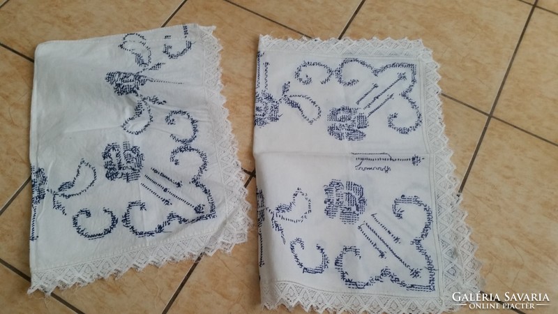 Retro embroidered tablecloth for sale! 2 Pcs