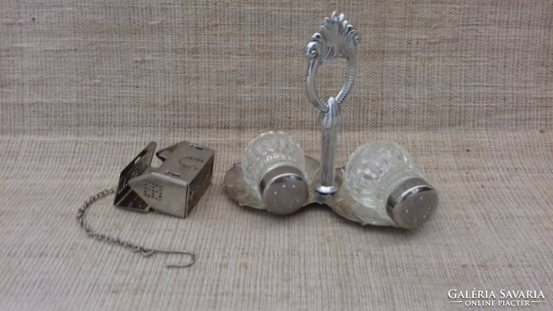 In good condition, a house-shaped salt and pepper holder with tea making egg