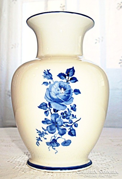 Old cobalt blue flower vase / raven house /