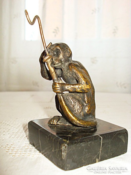 On black marble base, bronze monkey statuette - pocket watch holder