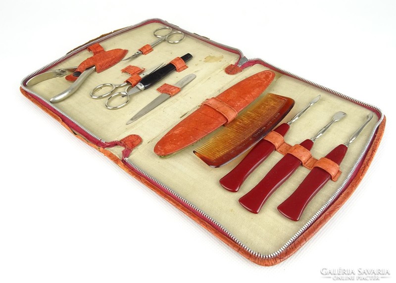 0S177 old pedicure set in case