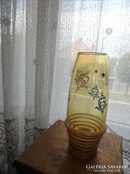 Yellow vintage glass vase, hand-painted with an interesting floral pattern: 21 cm