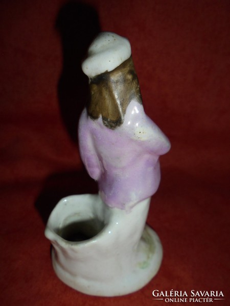 Antik porcelán figura (talán gyertyatartó, vagy fogvájó tartó?)