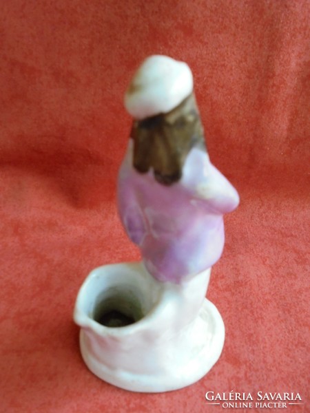Antik porcelán figura (talán gyertyatartó, vagy fogvájó tartó?)