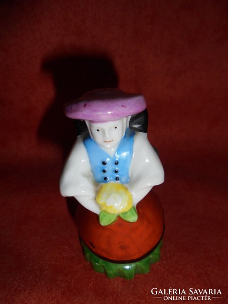 Sitzendorfi porcelán figura