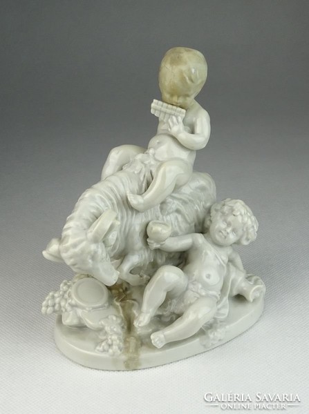 0Q220 Antik Scheibe Alsbach porcelán puttó figura