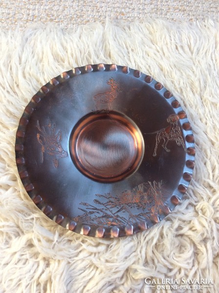 Hunter wall bowl made of copper from the 70's, applied art work that can be hung on a wall!