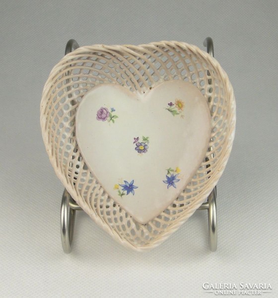 0R318 Szív alakú virágmintás áttört porcelán tálka