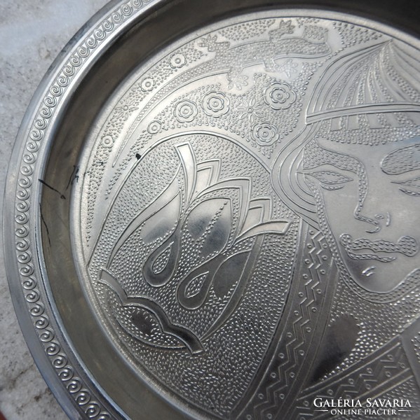Cizellált ezüst színképű ötvöstányérok - királylány és a gyík király... 6db