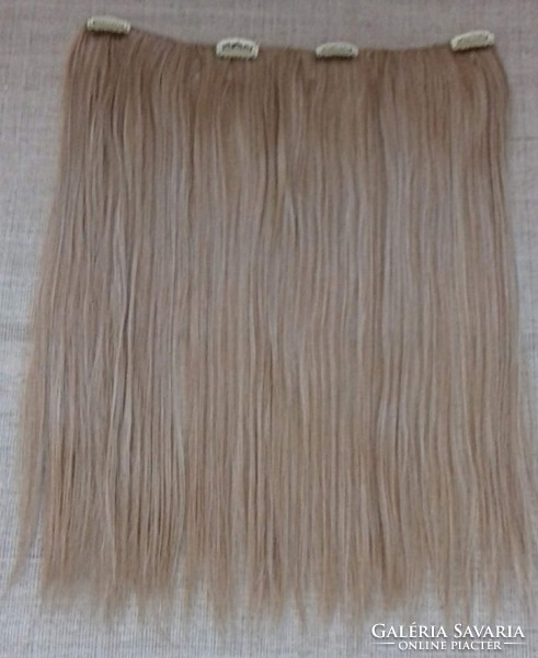 4.Buckle in beautiful condition medium blonde color if extension hair